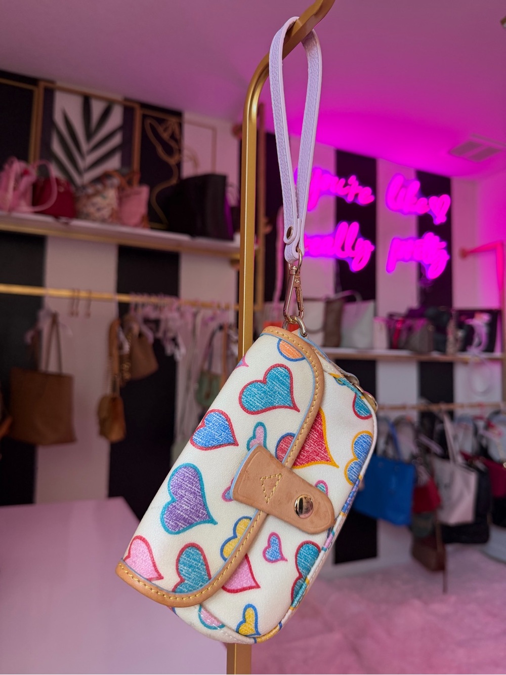 Vintage Y2K Dooney & Bourke Rainbow Heart Wristlet 🤍💕